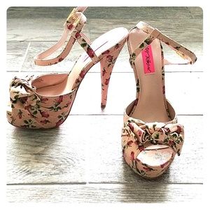 NWOT Betsey Johnson Floral Heels